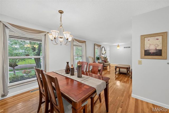 13247 Delft Drive, St Louis, MO 63146
