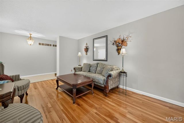 13247 Delft Drive, St Louis, MO 63146