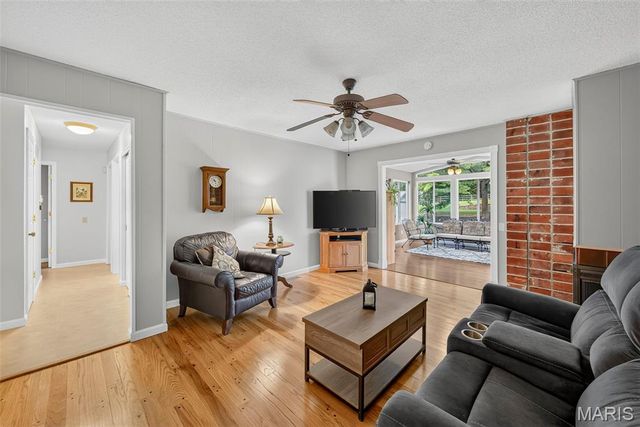 13247 Delft Drive, St Louis, MO 63146