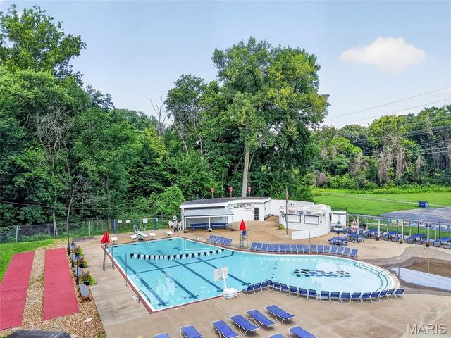 13247 Delft Drive, St Louis, MO 63146