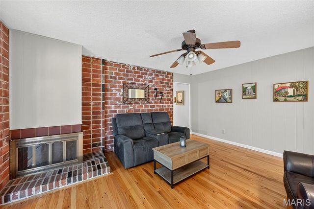13247 Delft Drive, St Louis, MO 63146