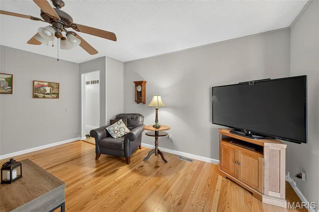 13247 Delft Drive, St Louis, MO 63146