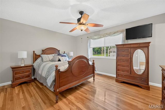 13247 Delft Drive, St Louis, MO 63146
