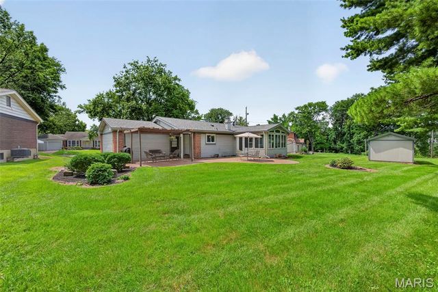 13247 Delft Drive, St Louis, MO 63146