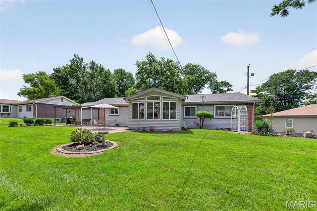13247 Delft Drive, St Louis, MO 63146