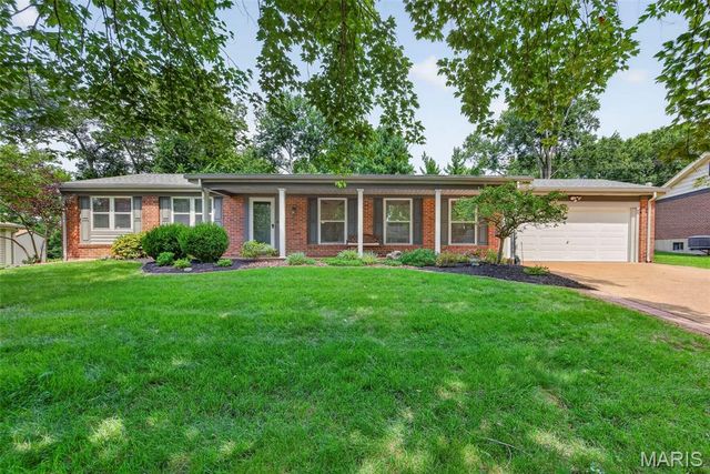 13247 Delft Drive, St Louis, MO 63146