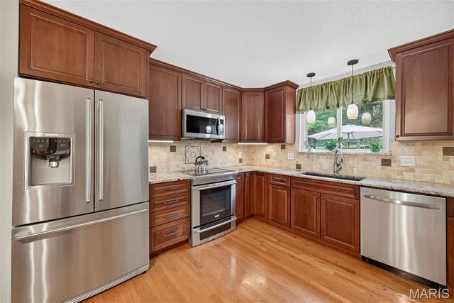 13247 Delft Drive, St Louis, MO 63146