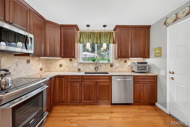 13247 Delft Drive, St Louis, MO 63146
