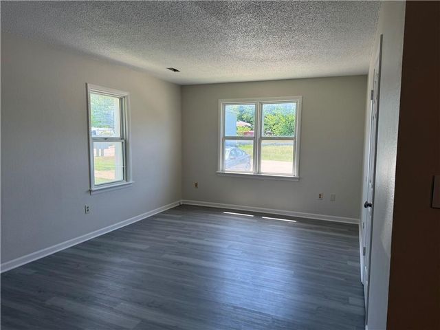 1100 Colonial Drive, Lathrop, MO 64465