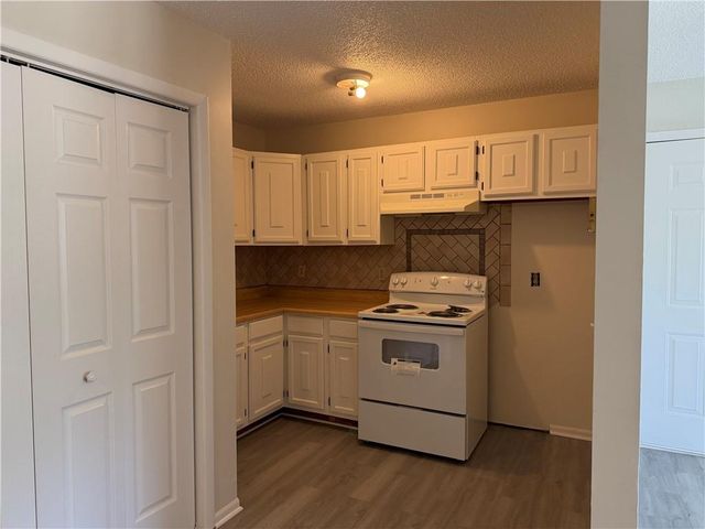 1100 Colonial Drive, Lathrop, MO 64465