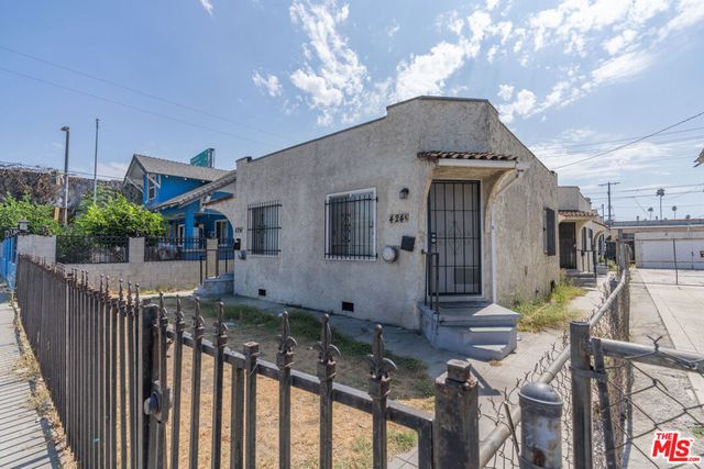 424 W Gage Avenue, Los Angeles, CA 90003