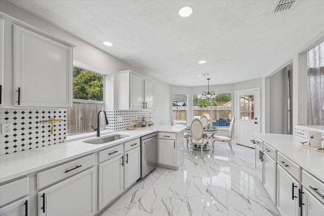 11306 Avon Place, Houston, TX 77066