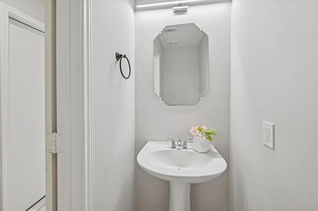 11306 Avon Place, Houston, TX 77066