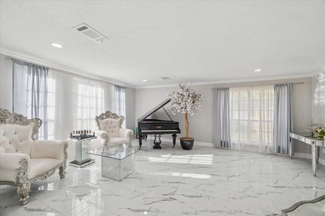 11306 Avon Place, Houston, TX 77066