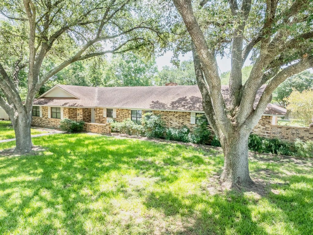 113 Tanglewood TRL, Gonzales, TX 78629