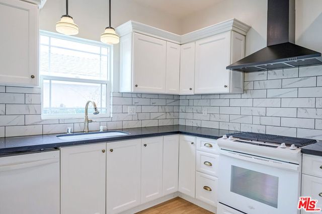 6110 N De Longpre Avenue 3, Los Angeles, CA 90028