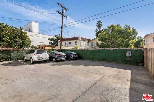 6110 N De Longpre Avenue 3, Los Angeles, CA 90028