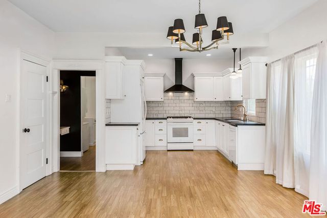 6110 N De Longpre Avenue 3, Los Angeles, CA 90028