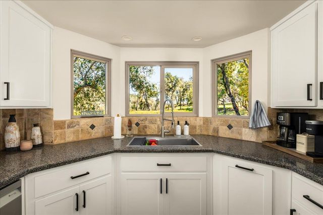 10411 Rough And Ready Rd, Rough And Ready, CA 95975