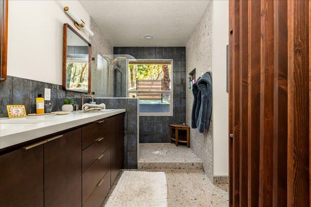 10411 Rough And Ready Rd, Rough And Ready, CA 95975