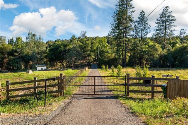 10411 Rough And Ready Rd, Rough And Ready, CA 95975