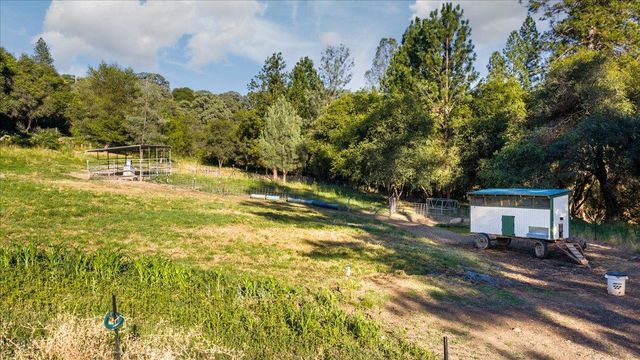 10411 Rough And Ready Rd, Rough And Ready, CA 95975