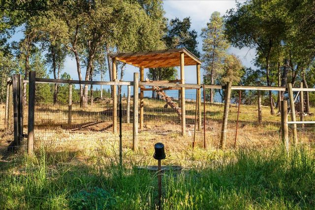 10411 Rough And Ready Rd, Rough And Ready, CA 95975