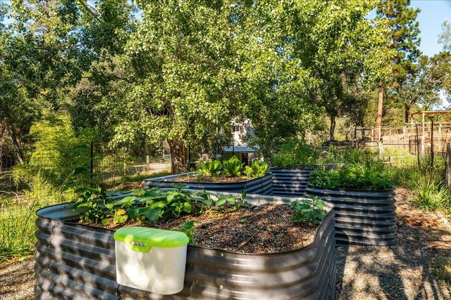 10411 Rough And Ready Rd, Rough And Ready, CA 95975