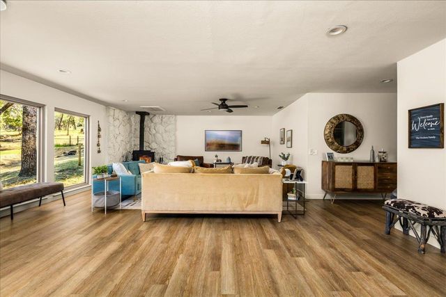 10411 Rough And Ready Rd, Rough And Ready, CA 95975