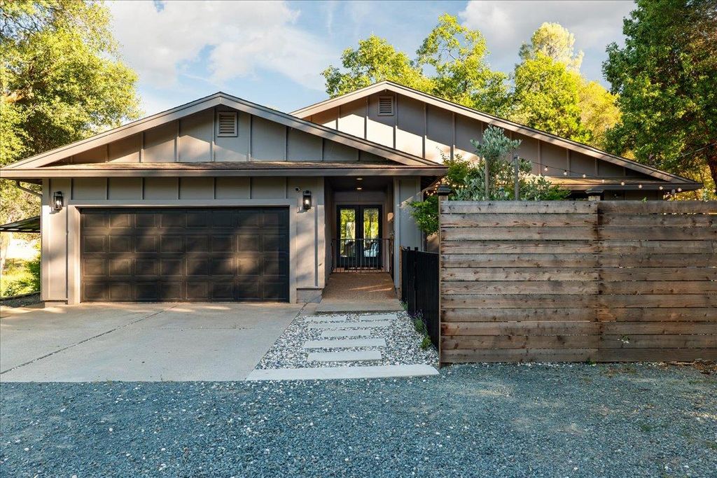 10411 Rough And Ready Rd, Rough And Ready, CA 95975