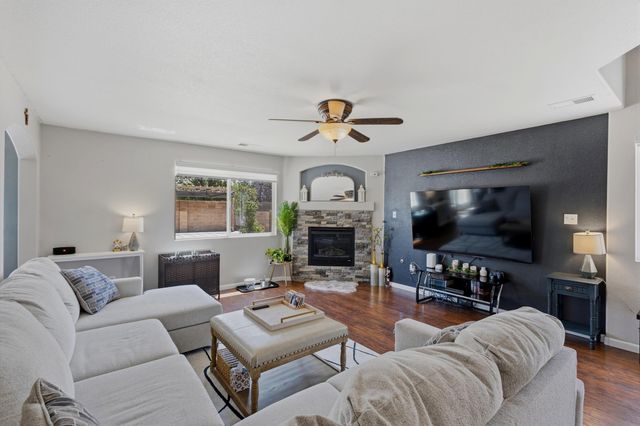 10340 Calle Hermosa Place NW, Albuquerque, NM 87114