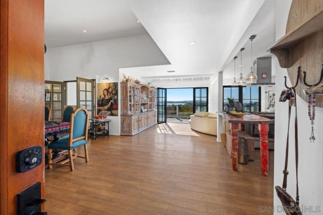 2303 Wilbur Ave, San Diego, CA 92109