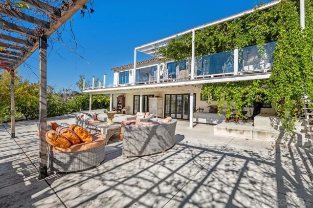 2303 Wilbur Ave, San Diego, CA 92109