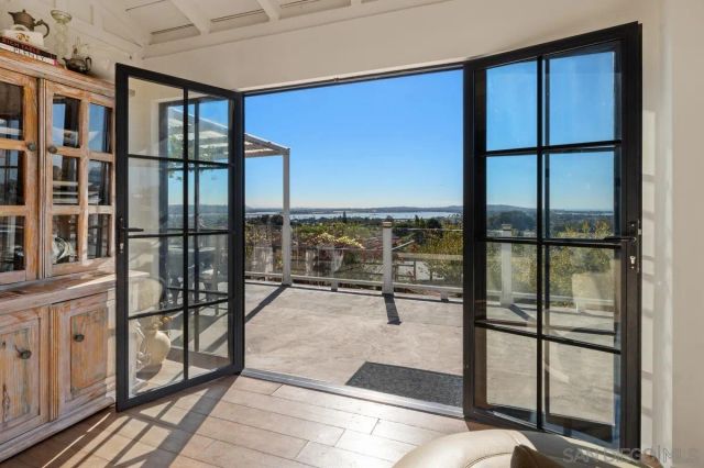 2303 Wilbur Ave, San Diego, CA 92109