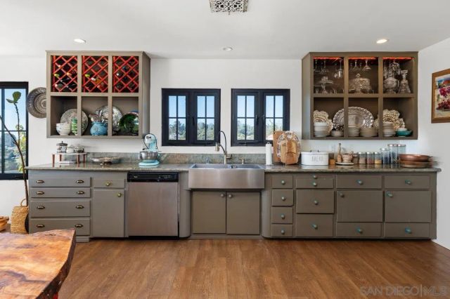 2303 Wilbur Ave, San Diego, CA 92109