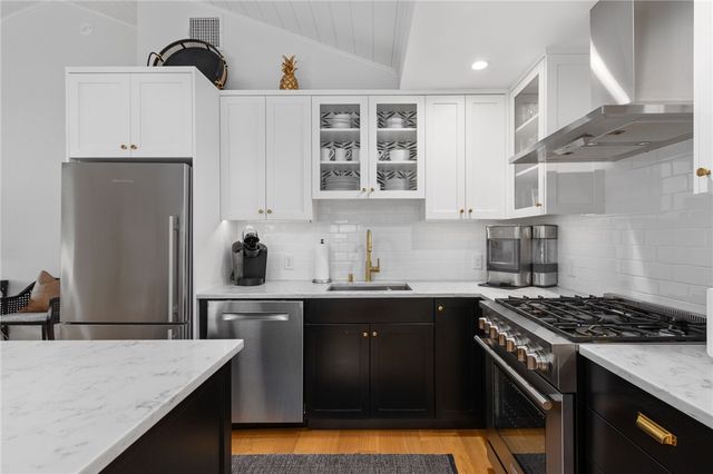 11 Eustis Avenue, Newport, RI 02840