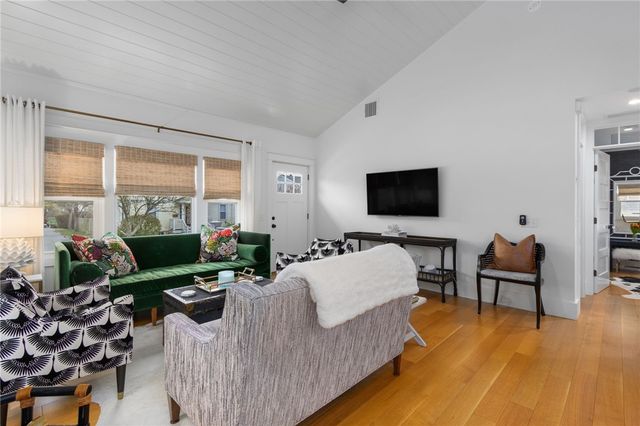 11 Eustis Avenue, Newport, RI 02840