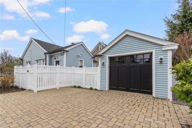 11 Eustis Avenue, Newport, RI 02840