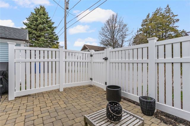 11 Eustis Avenue, Newport, RI 02840