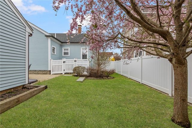 11 Eustis Avenue, Newport, RI 02840