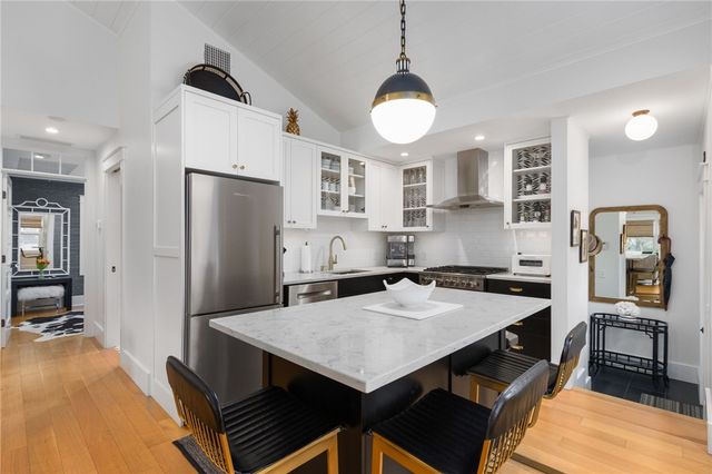 11 Eustis Avenue, Newport, RI 02840