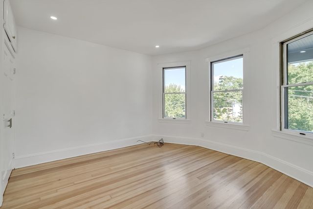 25 Magoun St 3, Cambridge, MA 02140