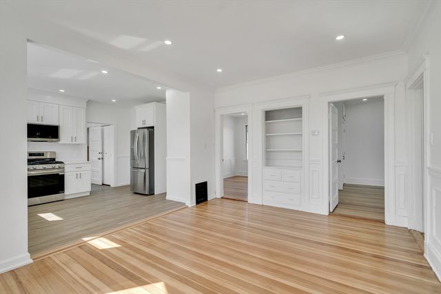 25 Magoun St 3, Cambridge, MA 02140