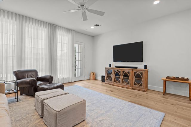 2505 Dorrington E, Houston, TX 77030