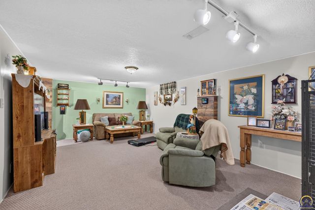 210 NW Jay ST, Topeka, KS 66608