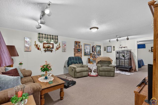 210 NW Jay ST, Topeka, KS 66608
