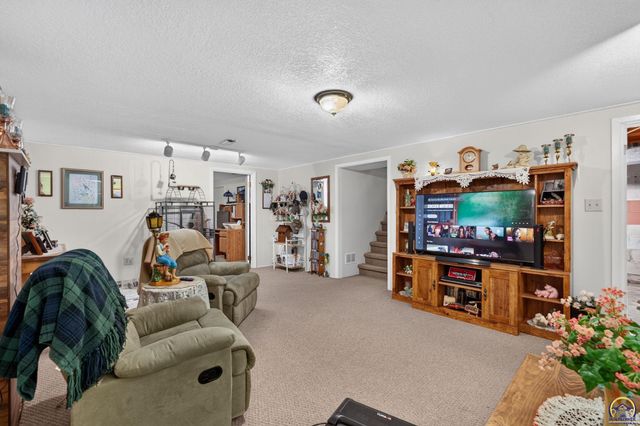 210 NW Jay ST, Topeka, KS 66608