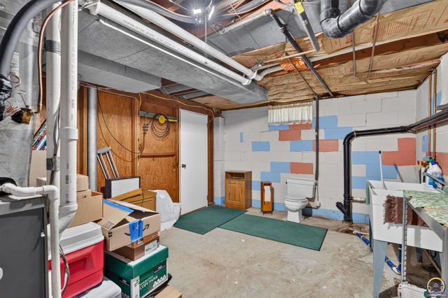 210 NW Jay ST, Topeka, KS 66608