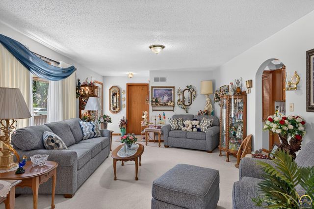 210 NW Jay ST, Topeka, KS 66608