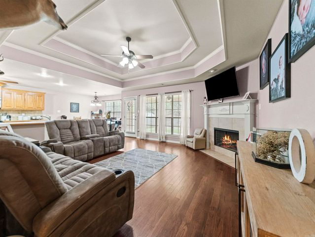 1815 Milburn Dr, Benton, AR 72015